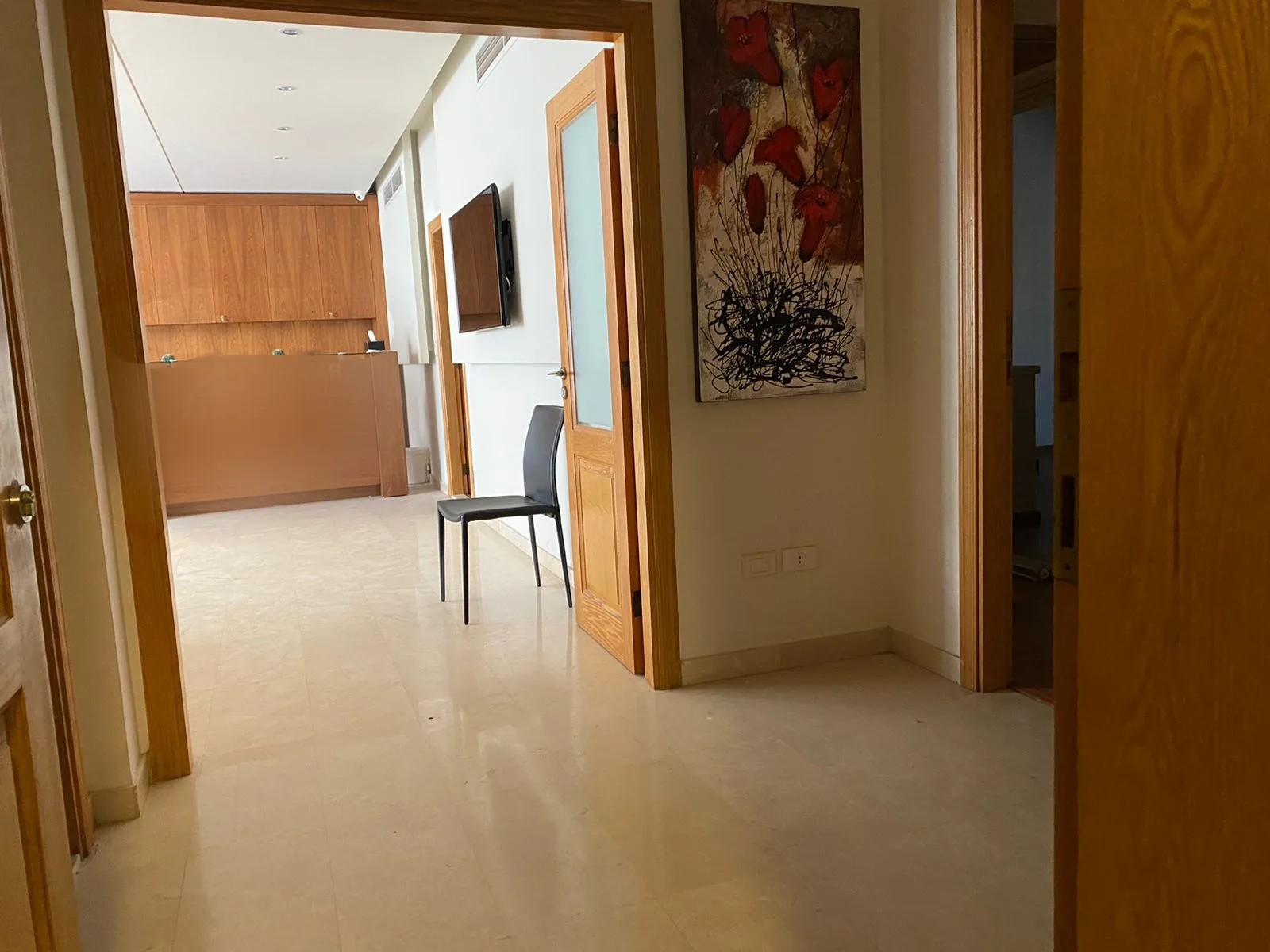Office for rent in Achrafieh, Beirut, Lebanon — الصورة 8