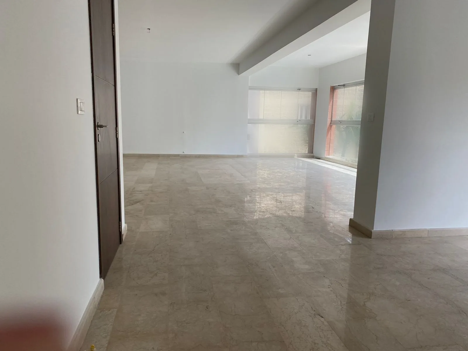 Apartment for Sale in Caree d'or, Achrafieh, Beirut, Lebanon — الصورة 3