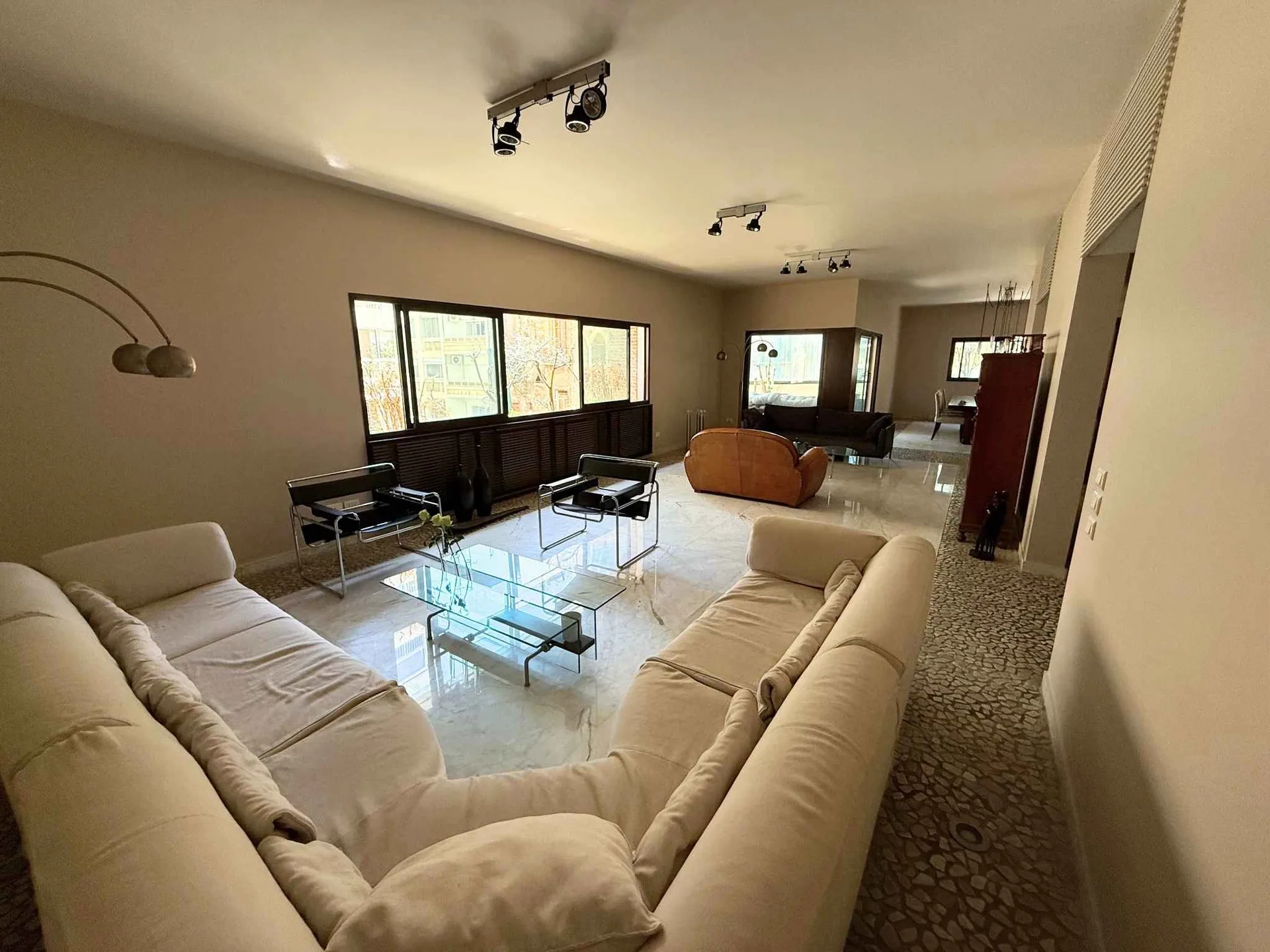 Apartment for Sale in Caree d'or, Achrafieh, Beirut, Lebanon — الصورة 2