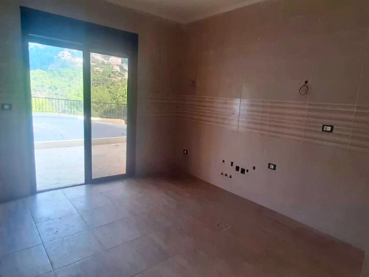 Apartment for Sale in Baabdat, Lebanon — الصورة 5