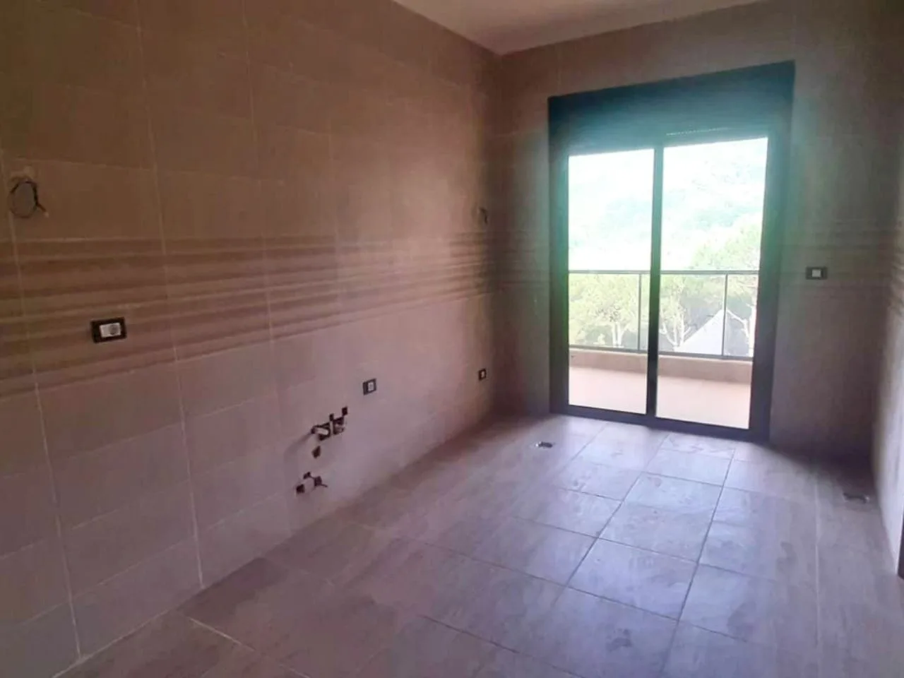 Apartment for Sale in Baabdat, Lebanon — الصورة 3