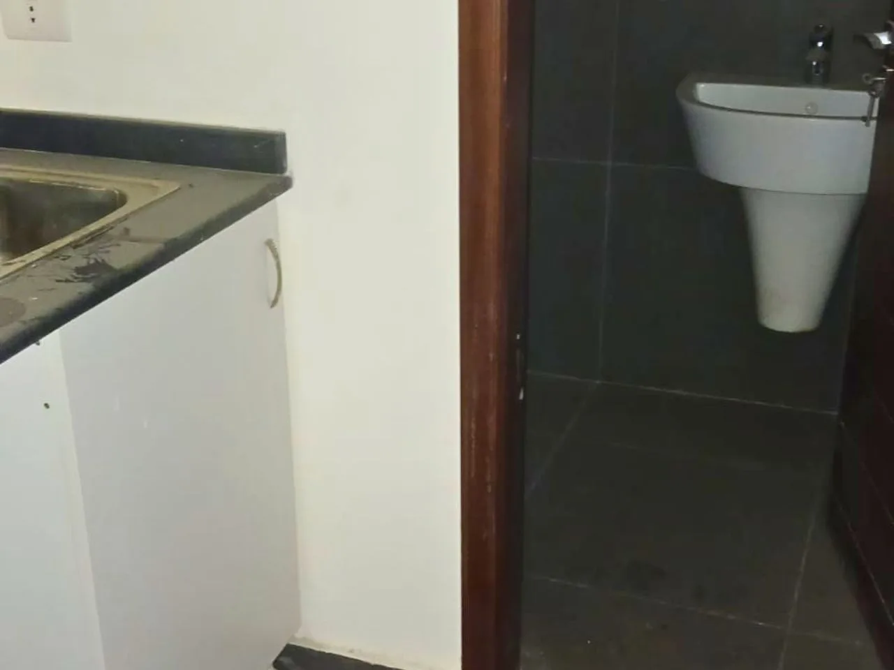 Office for rent in Dbayeh — الصورة 3