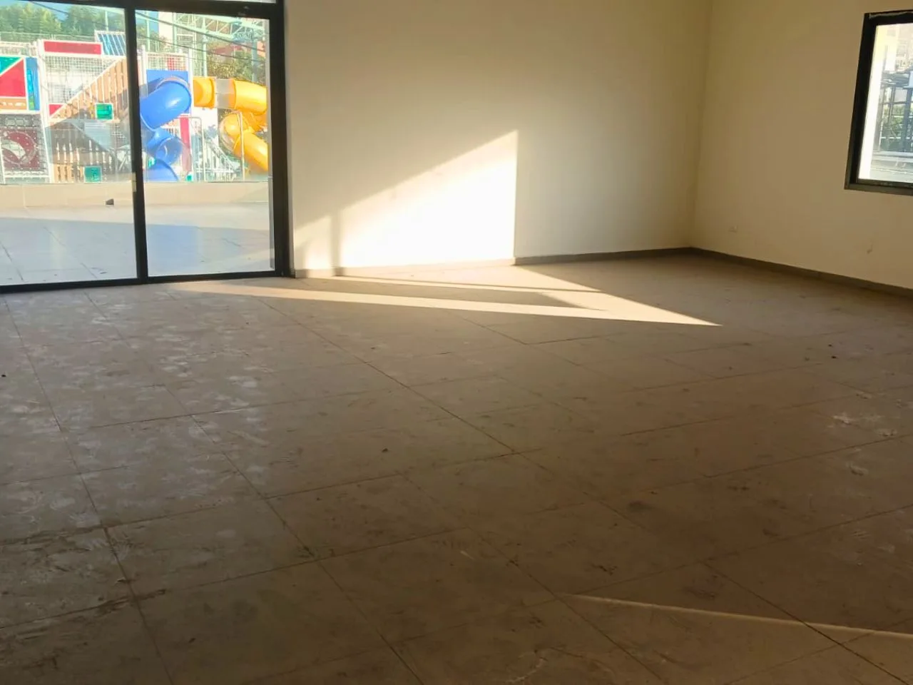 Office for rent in Dbayeh — الصورة 3