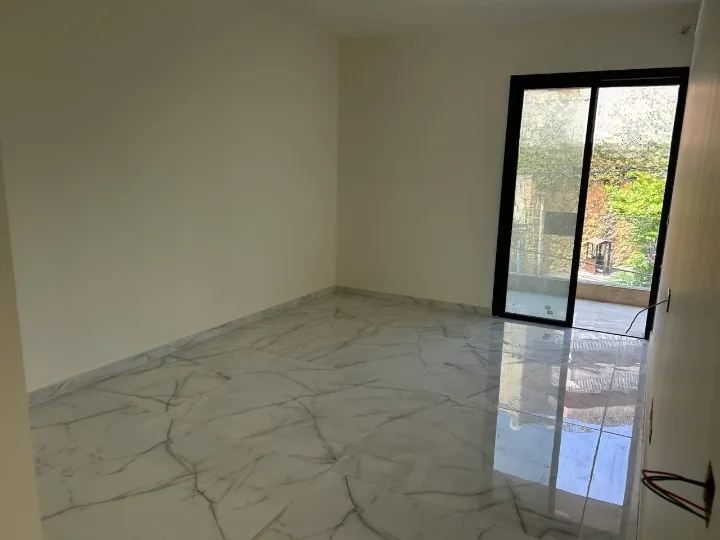 Duplex For Sale In Hazmieh — الصورة 4