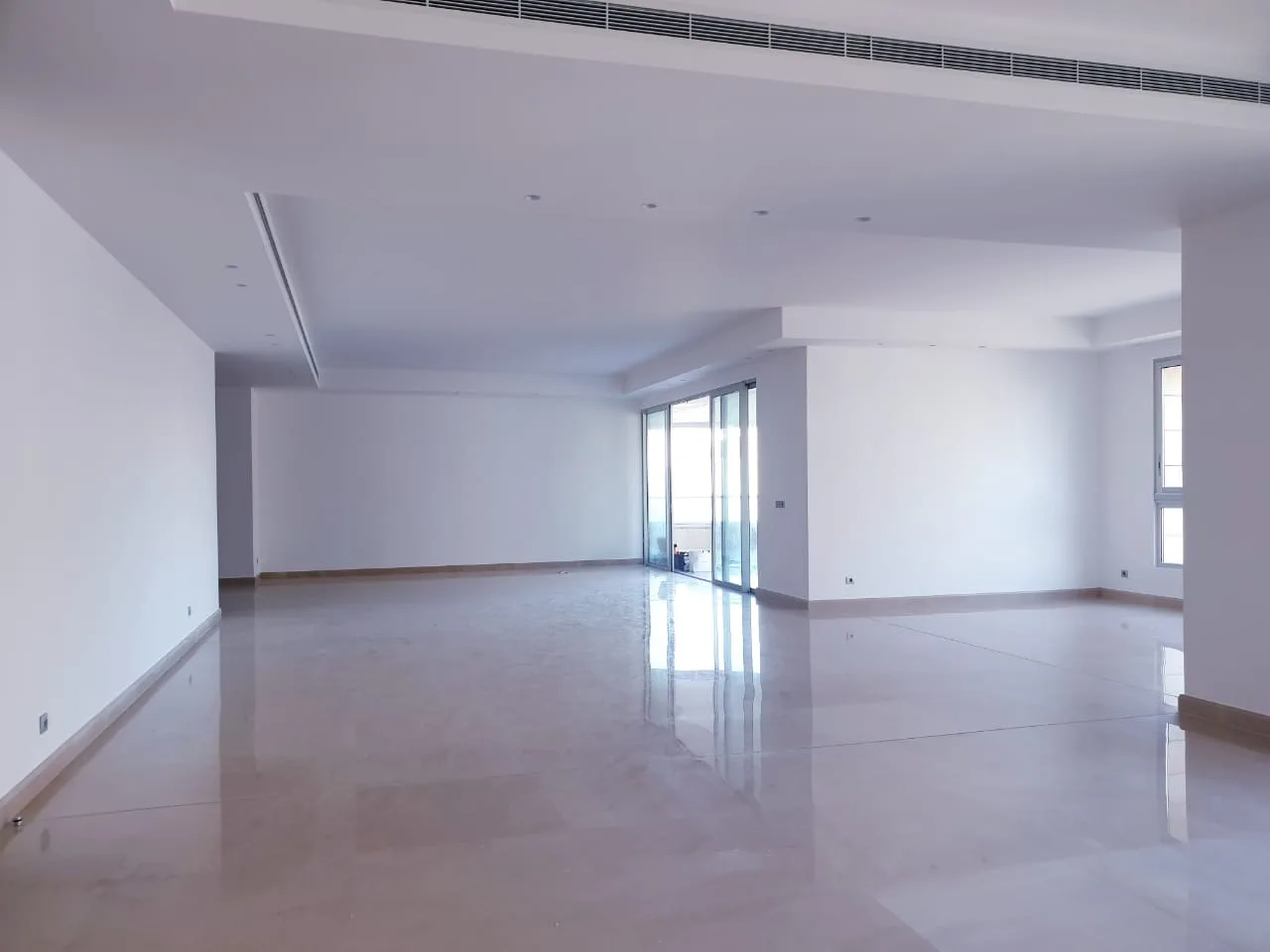 Apartment for Sale in Caree d'or, Achrafieh, Beirut, Lebanon — الصورة 6