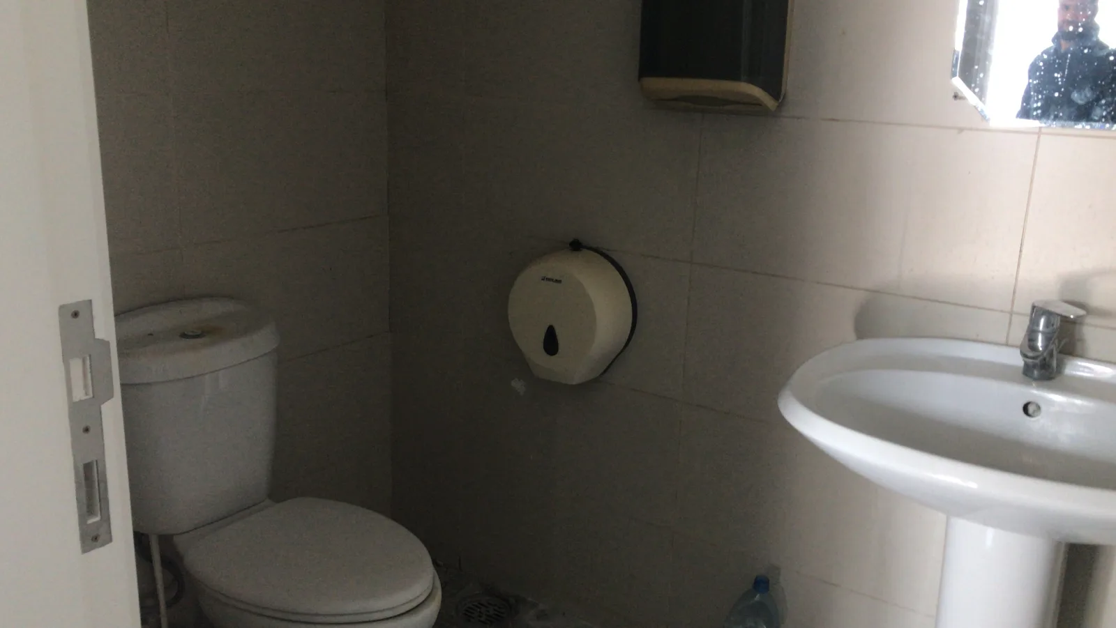 Office for Sale in Mar Mikhael — الصورة 3