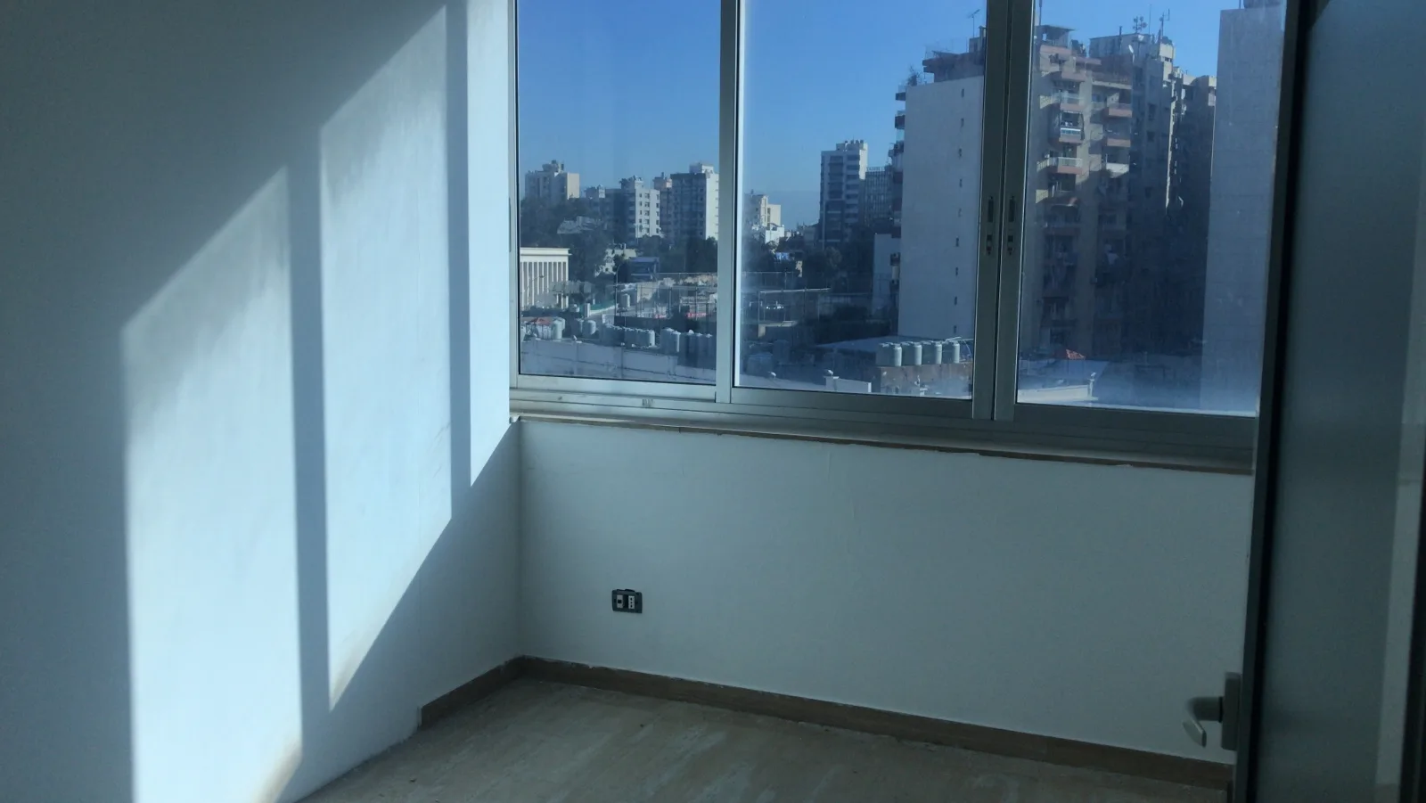 Office for rent in Verdun — الصورة 2