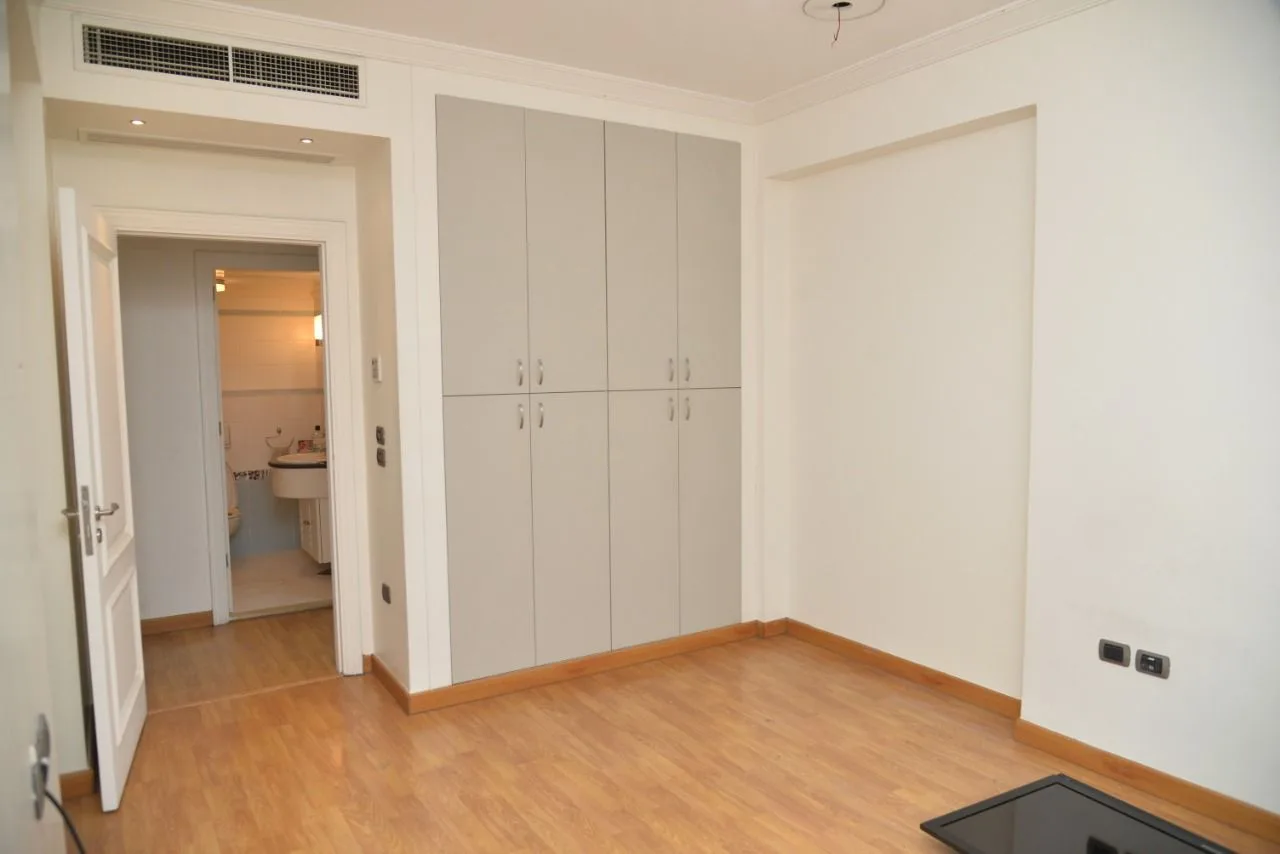 Apartment for Sale in Hamra, Beirut, Lebanon — الصورة 10