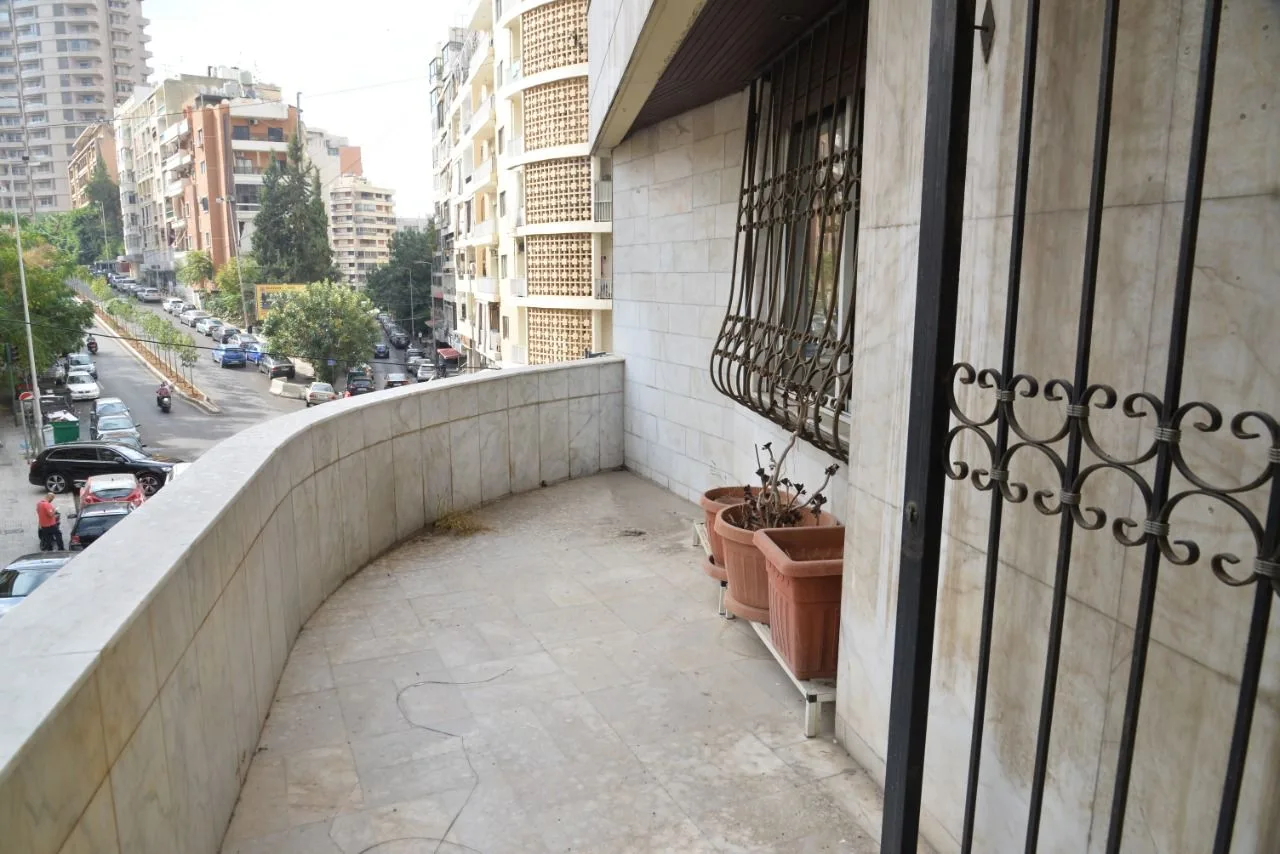 Apartment for Sale in Hamra, Beirut, Lebanon — الصورة 6