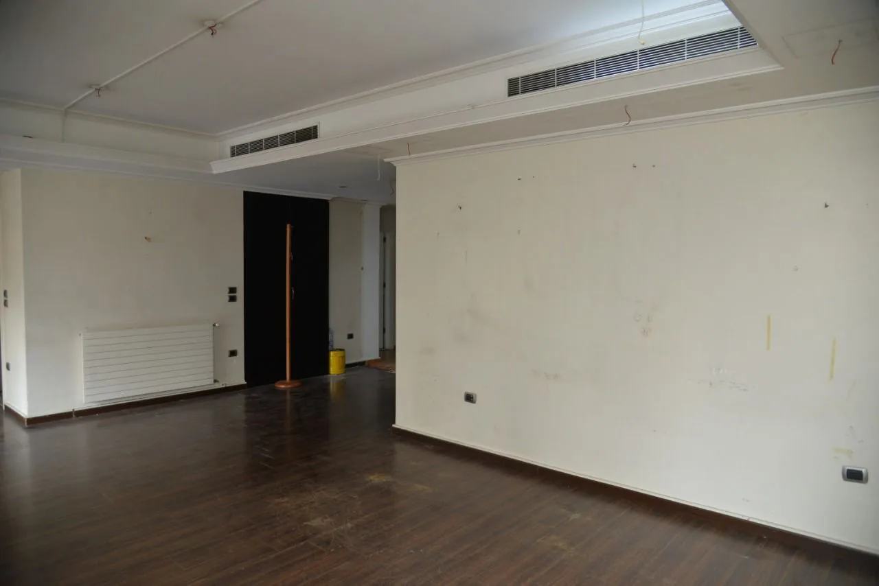 Apartment for Sale in Hamra, Beirut, Lebanon — الصورة 2