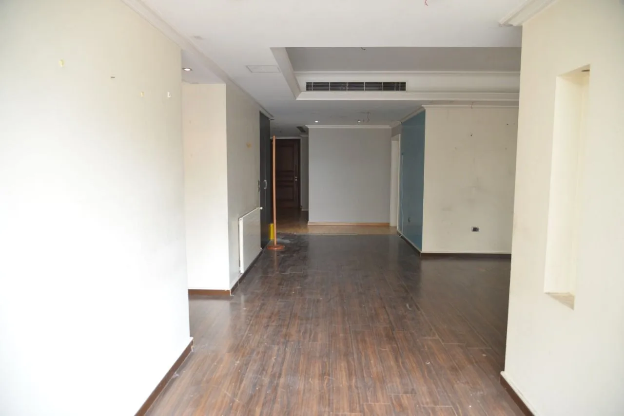 Apartment for Sale in Hamra, Beirut, Lebanon — الصورة 3
