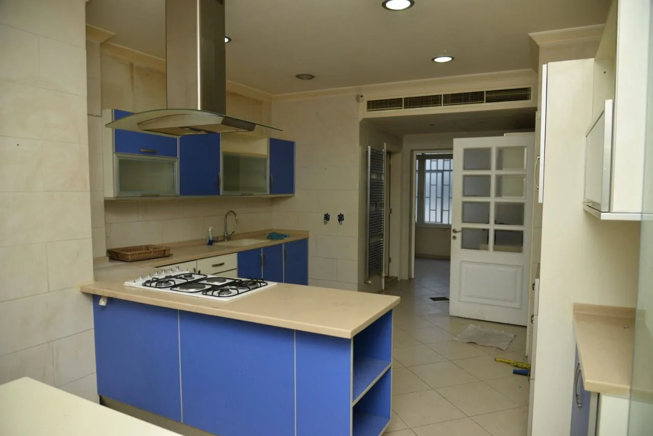 Apartment for Sale in Hamra, Beirut, Lebanon — الصورة 8
