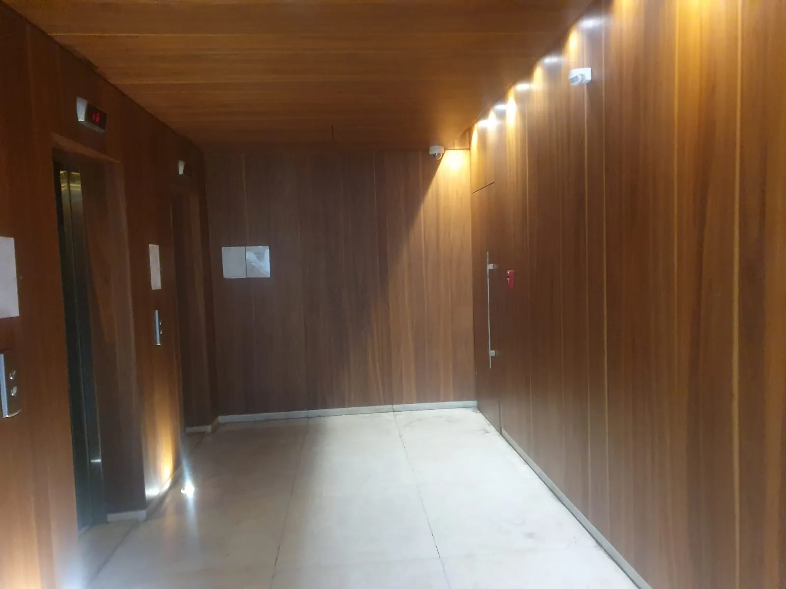 Office for rent in Hamra, Beirut, Lebanon — الصورة 2