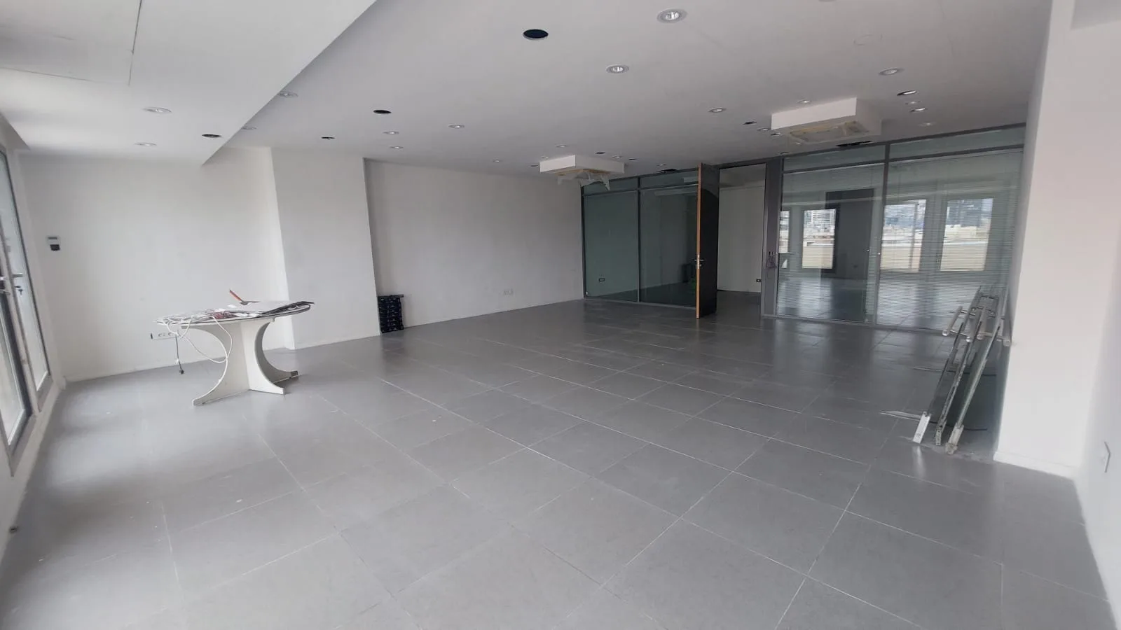 Office for rent in Downtown — الصورة 4