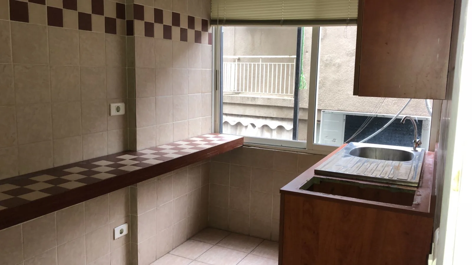 Office for rent in Badaro — الصورة 2