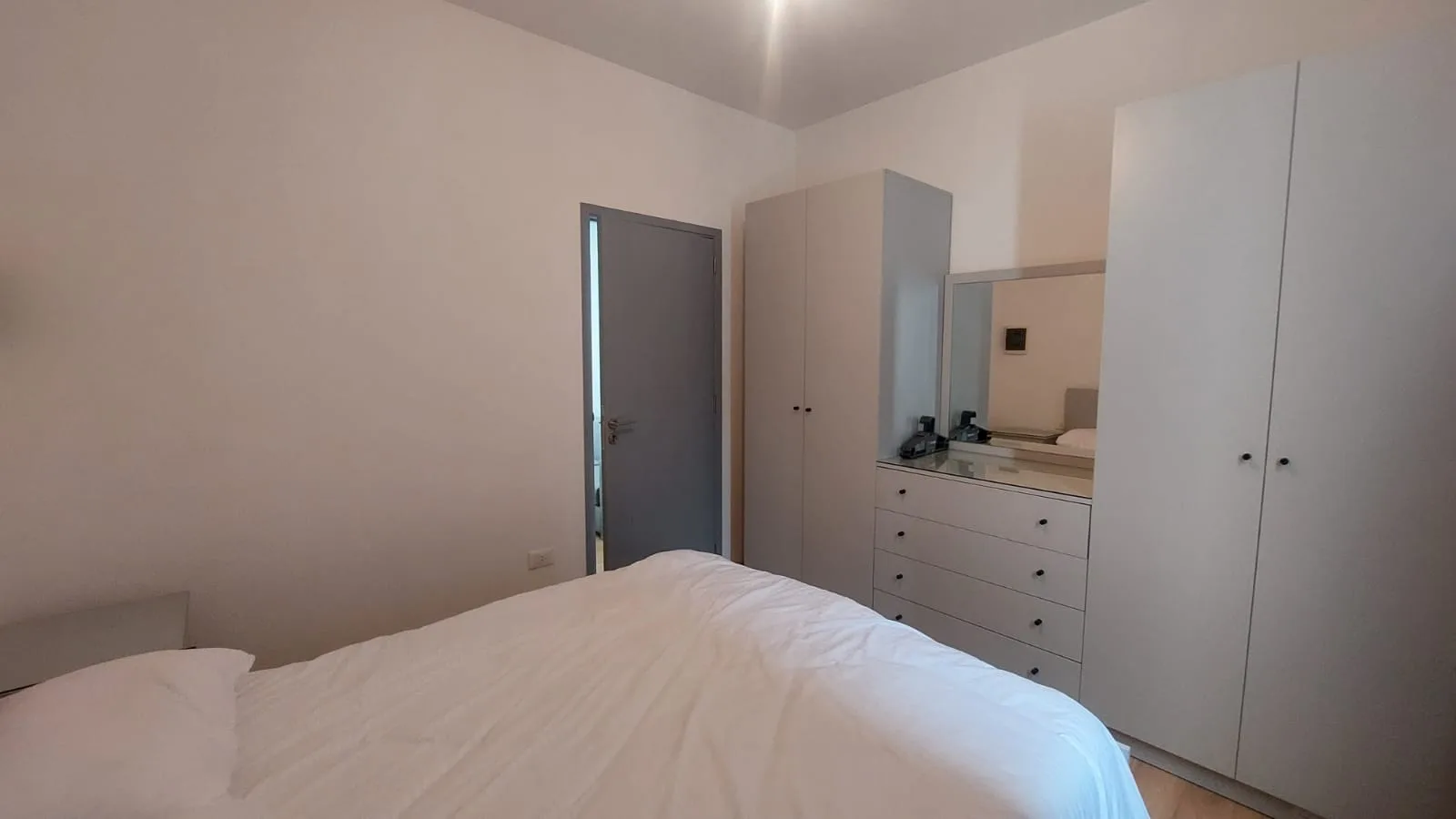 Apartment for Rent in Clemenceau, Beirut, Lebanon — الصورة 3