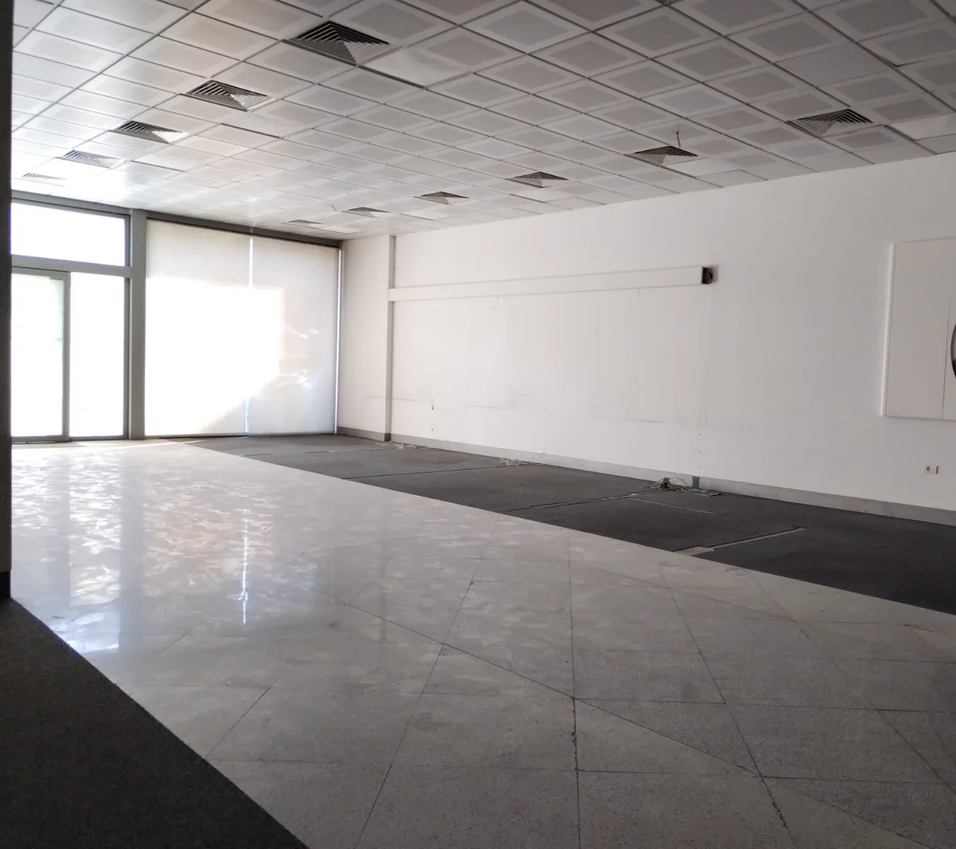 Shop for rent in Zouk Mikael — الصورة 2