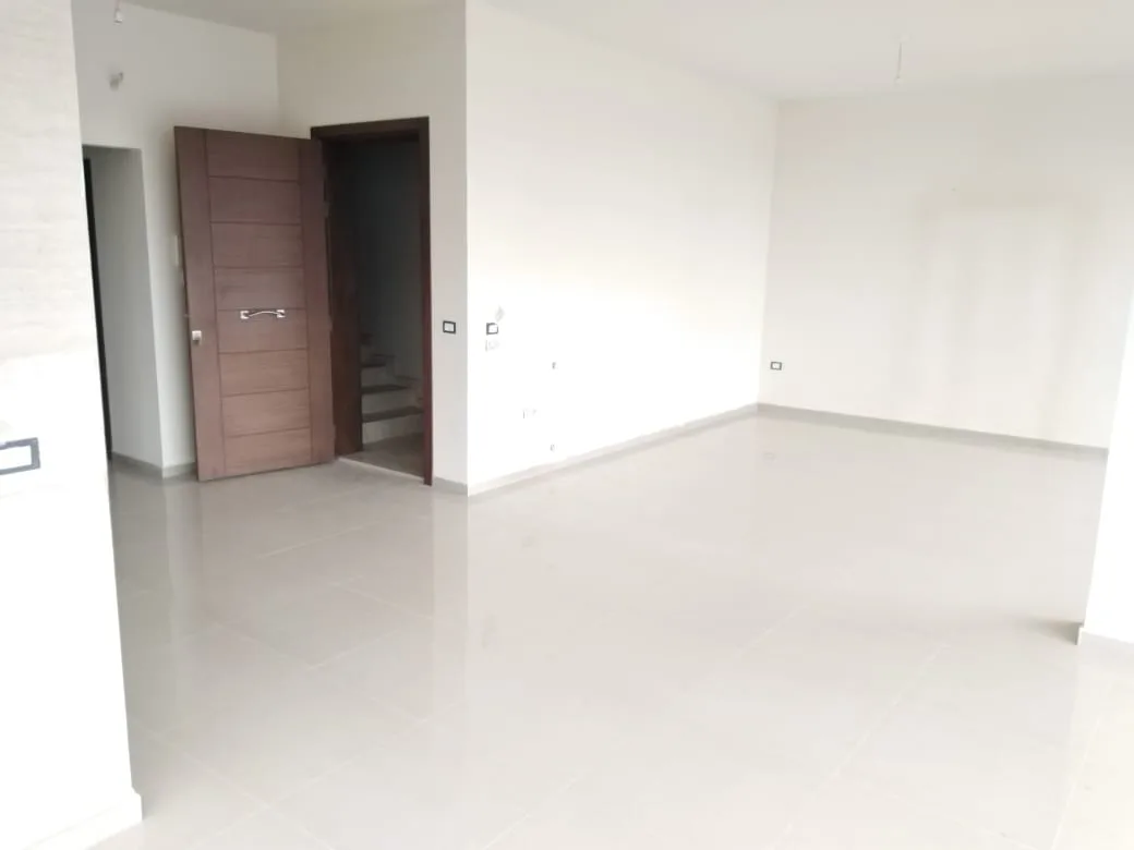 Apartment for Sale in Aatchane, Lebanon — الصورة 3