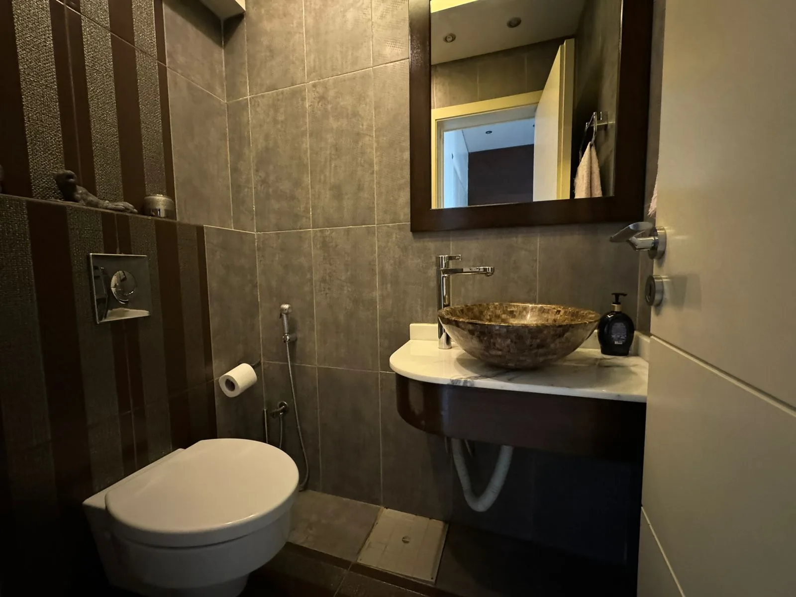 Apartment for Sale in Baabda, Lebanon — الصورة 9
