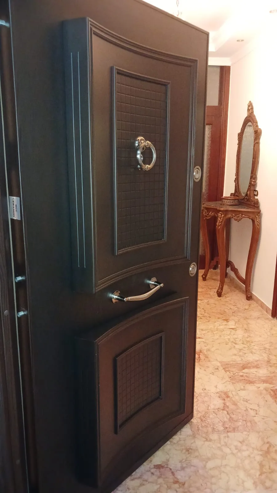 Apartment for Sale in Badaro, Beirut, Lebanon — الصورة 4