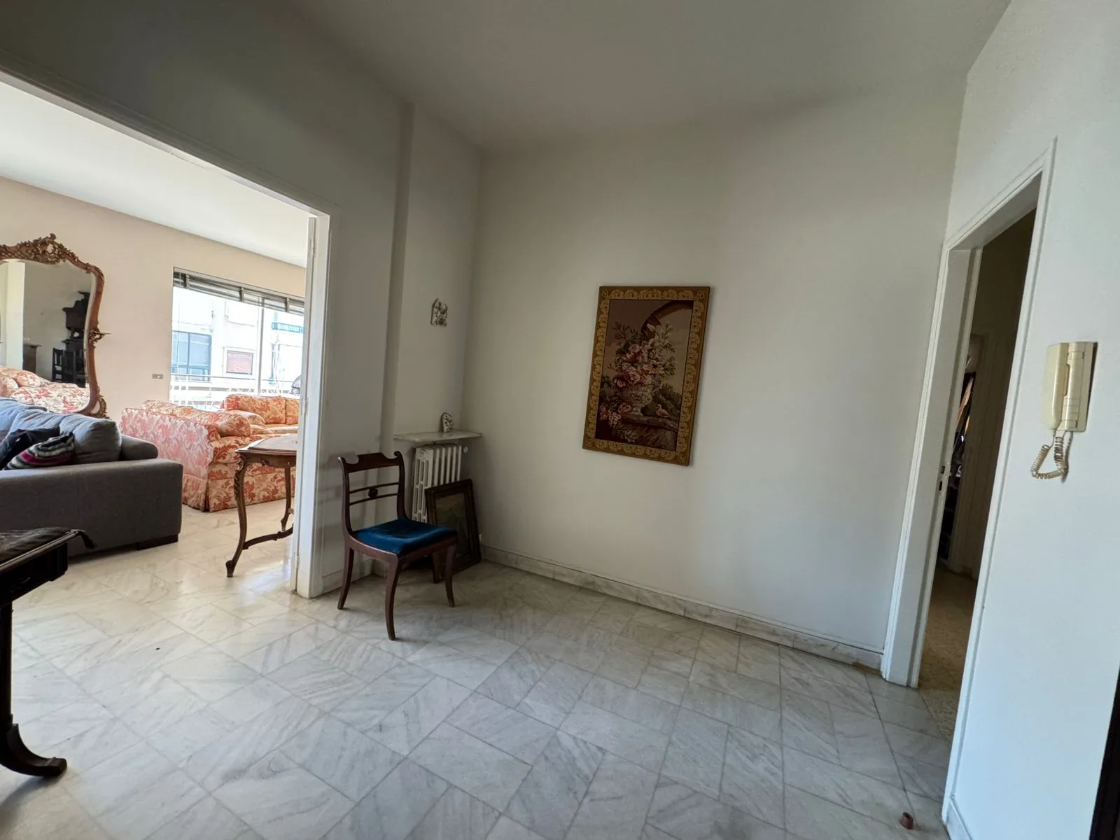 Apartment for Sale in Ain el remmeneh, baabda, Lebanon — الصورة 4