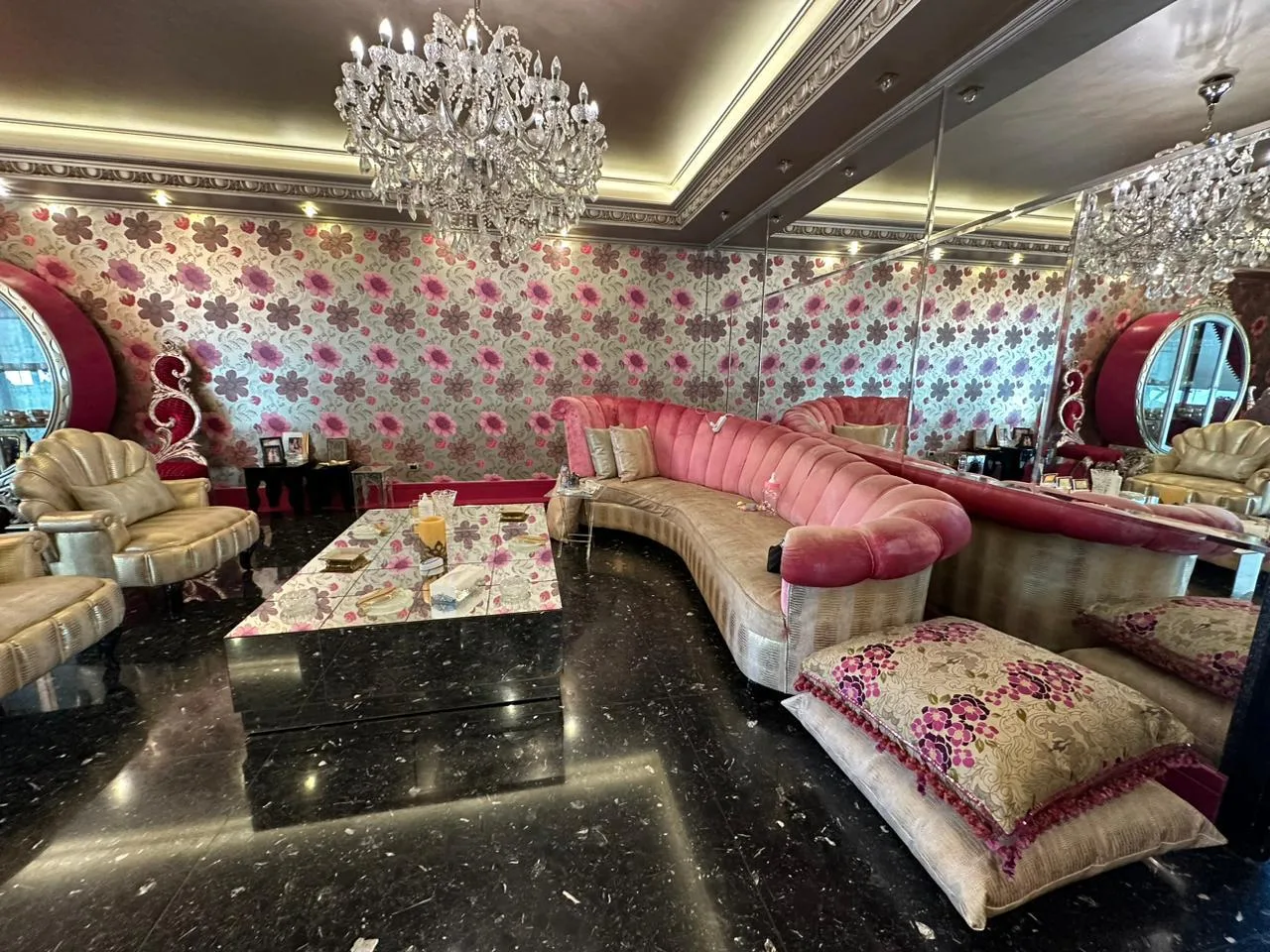 Apartment for Sale in Raoucheh, Beirut, Lebanon — الصورة 4