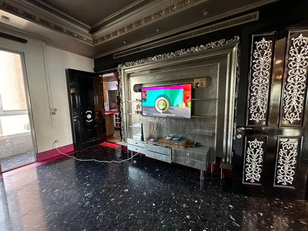 Apartment for Sale in Raoucheh, Beirut, Lebanon — الصورة 2