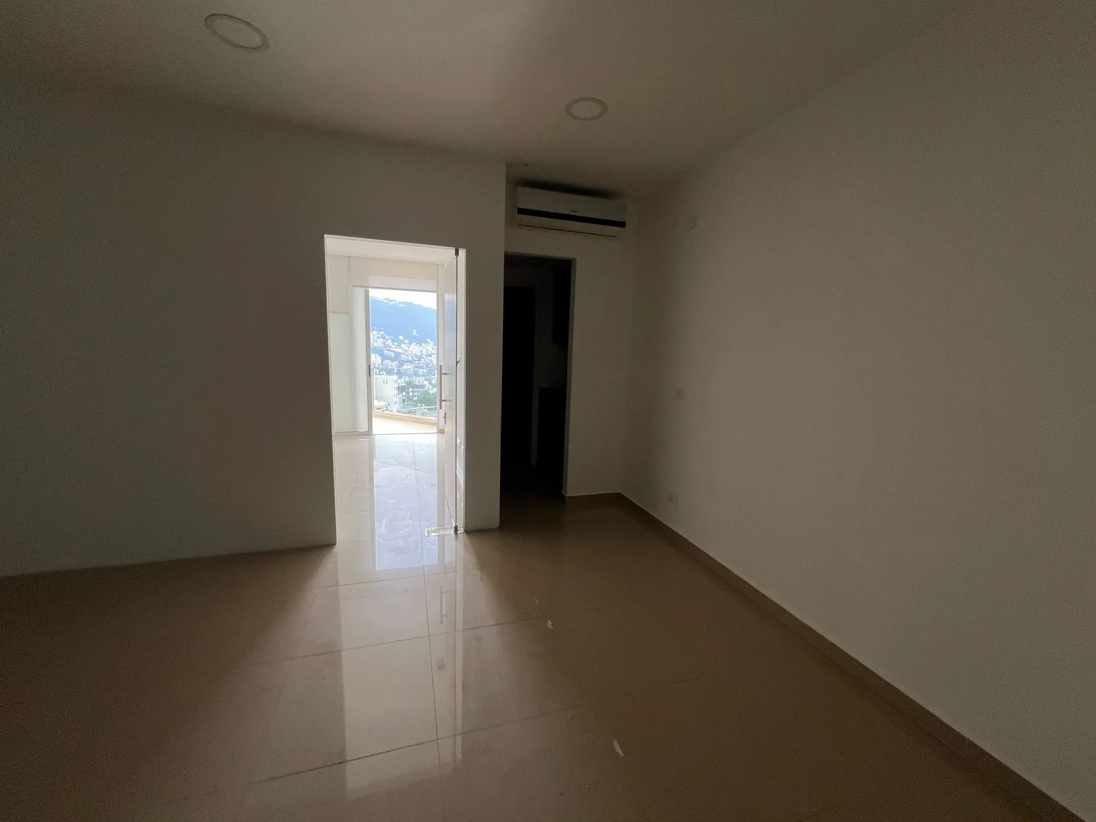Office for rent in Adma w Dafnah