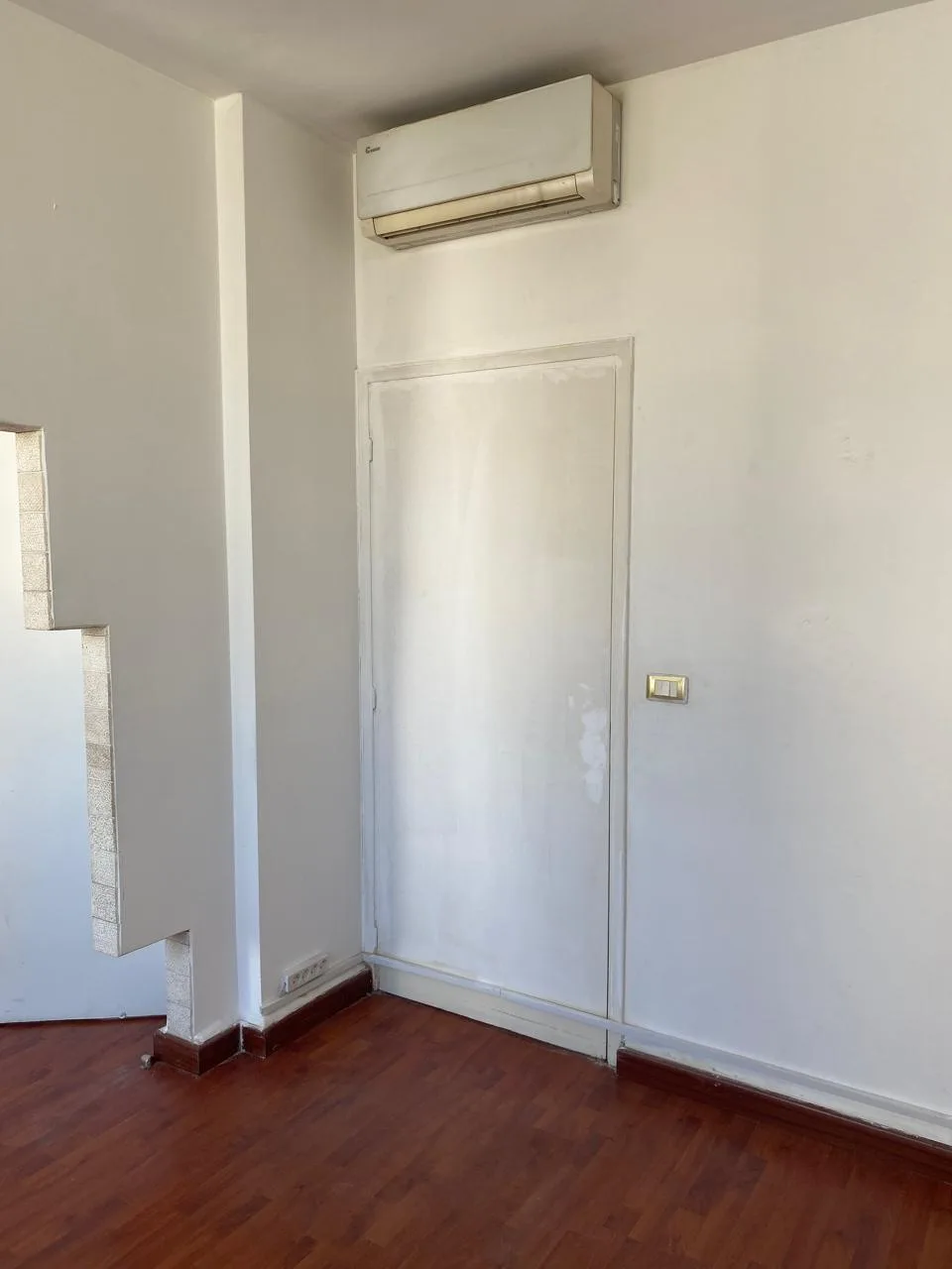 Office for Rent in Forn El Chebbak, Lebanon — الصورة 4