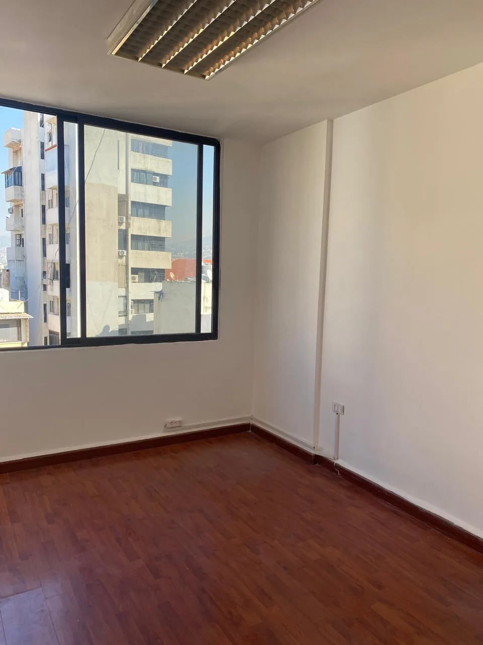Office for Rent in Forn El Chebbak, Lebanon — الصورة 2