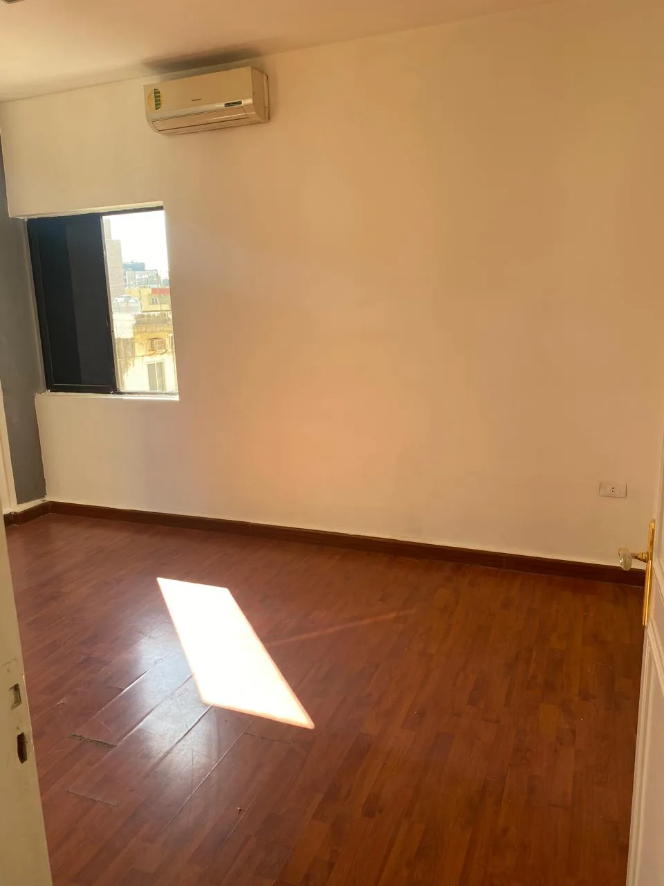 Office for Rent in Forn El Chebbak, Lebanon — الصورة 5