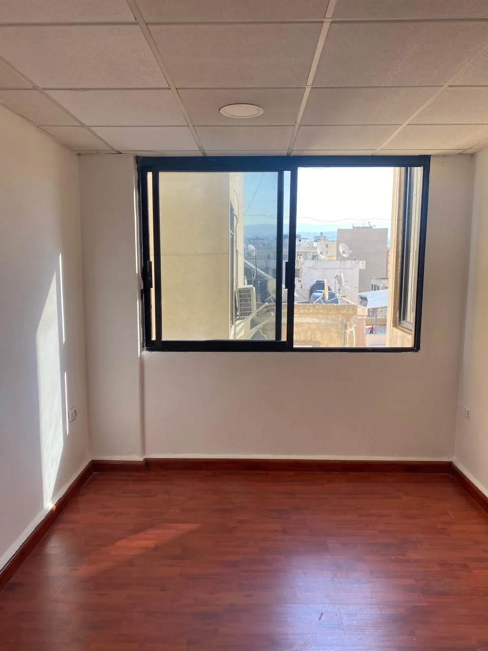 Office for Rent in Forn El Chebbak, Lebanon — الصورة 7