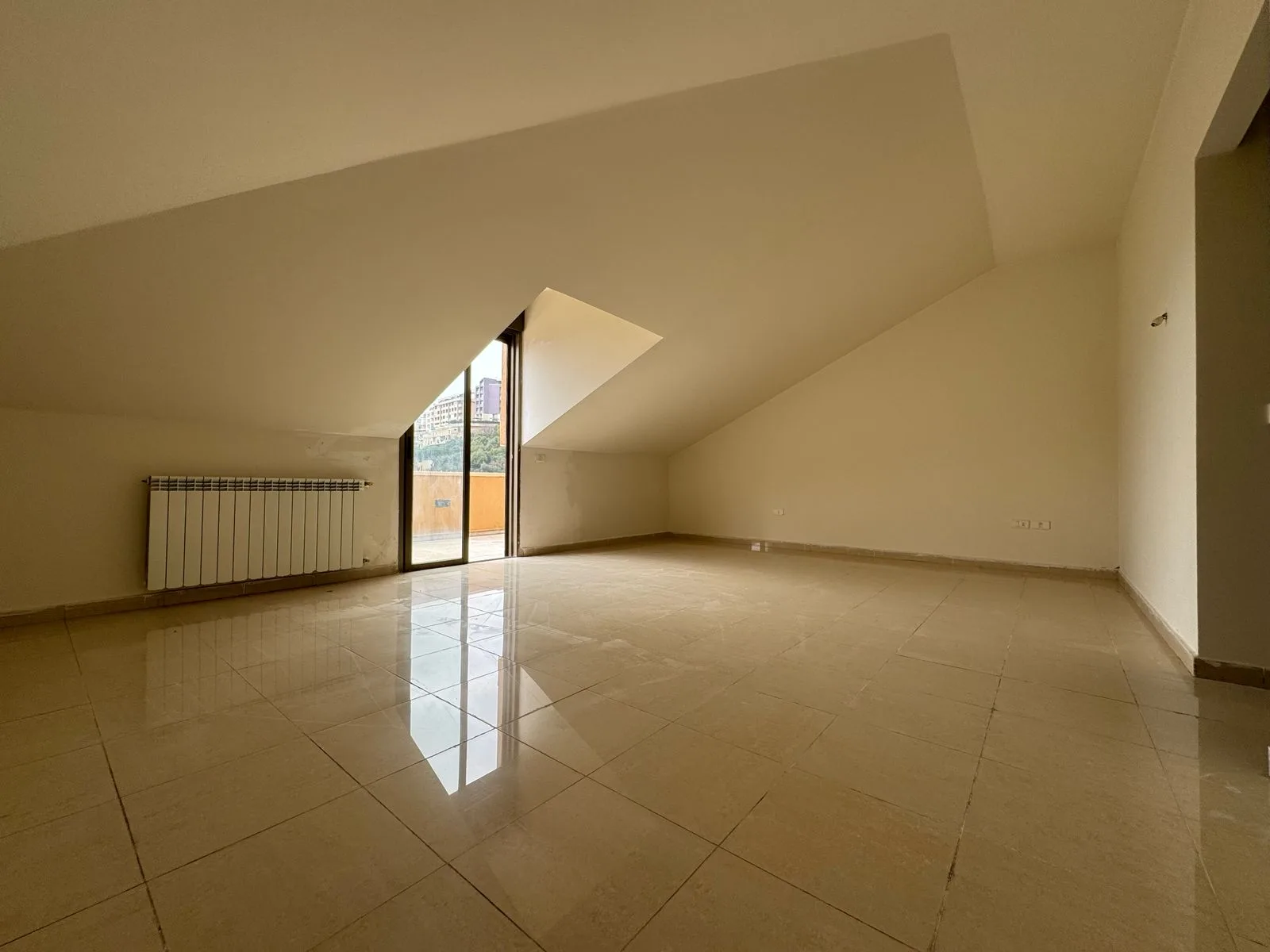 Duplex for Sale in Mansourieh, Lebanon — الصورة 4