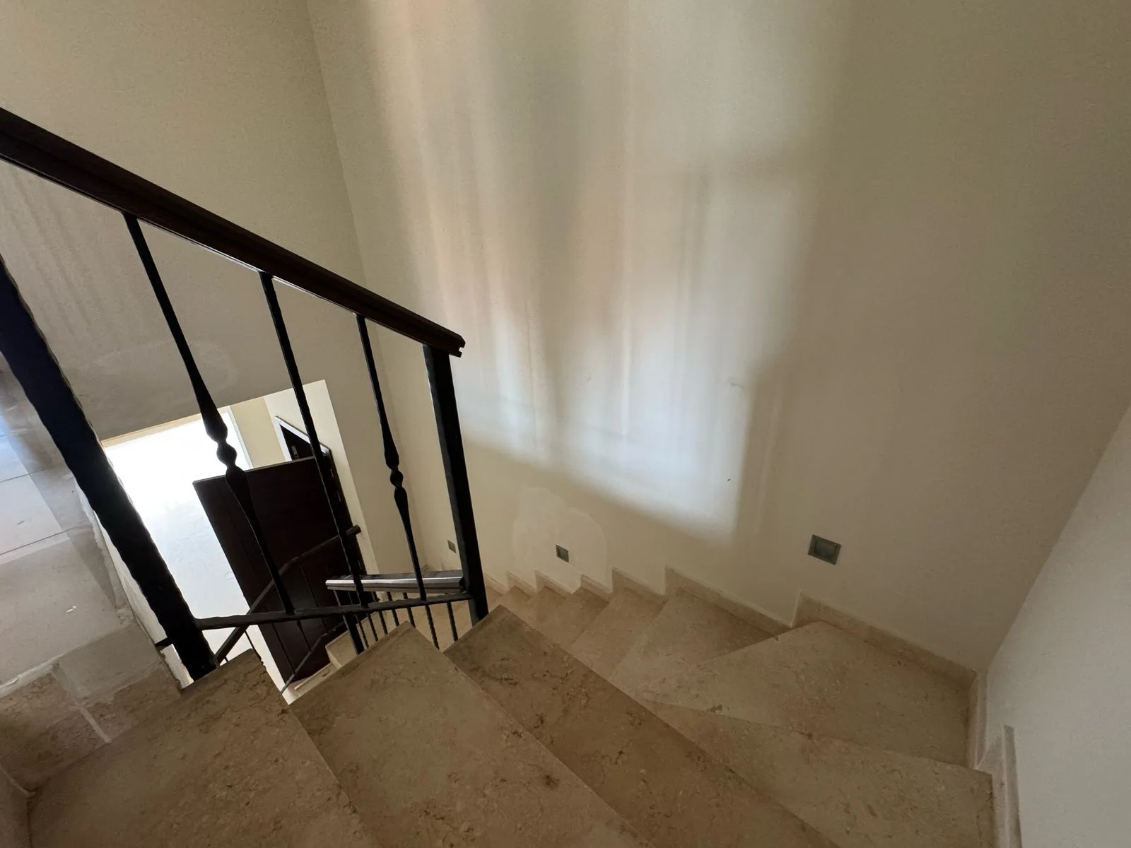 Duplex for Sale in Mansourieh, Lebanon — الصورة 8