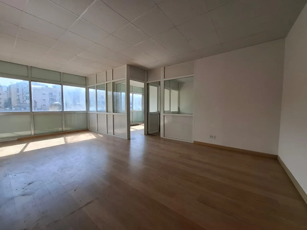 Office for rent in Adonis — الصورة 3