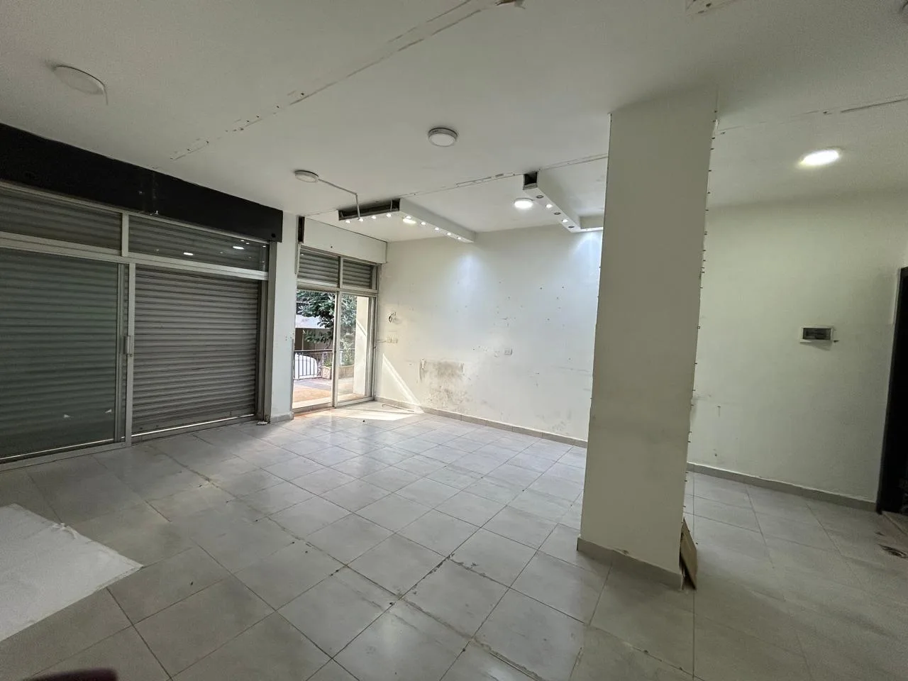 Shop for rent in Kraytem — الصورة 3