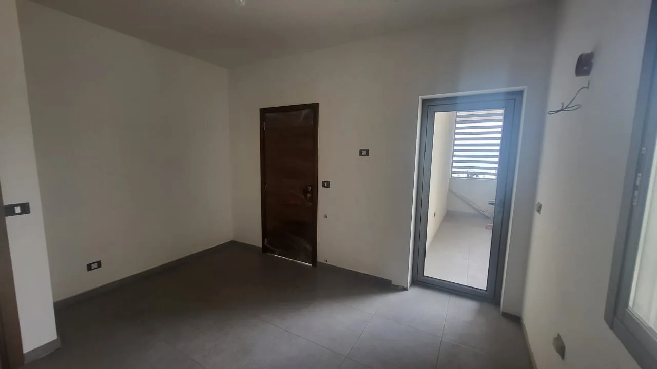 Apartment for Sale in Haret Sakher, Lebanon — الصورة 6