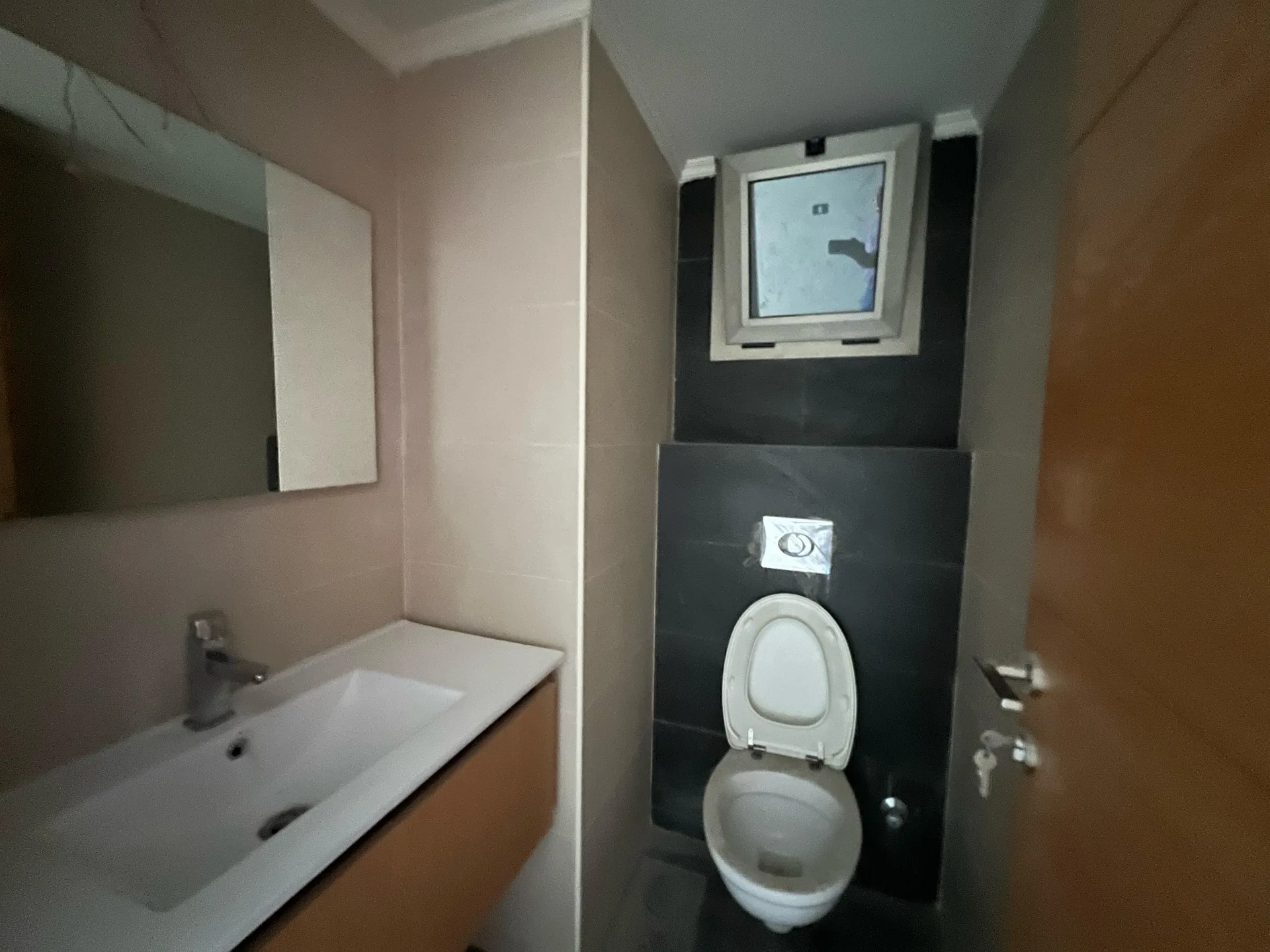 Apartment for Rent in Kfar Hbab, Lebanon — الصورة 7