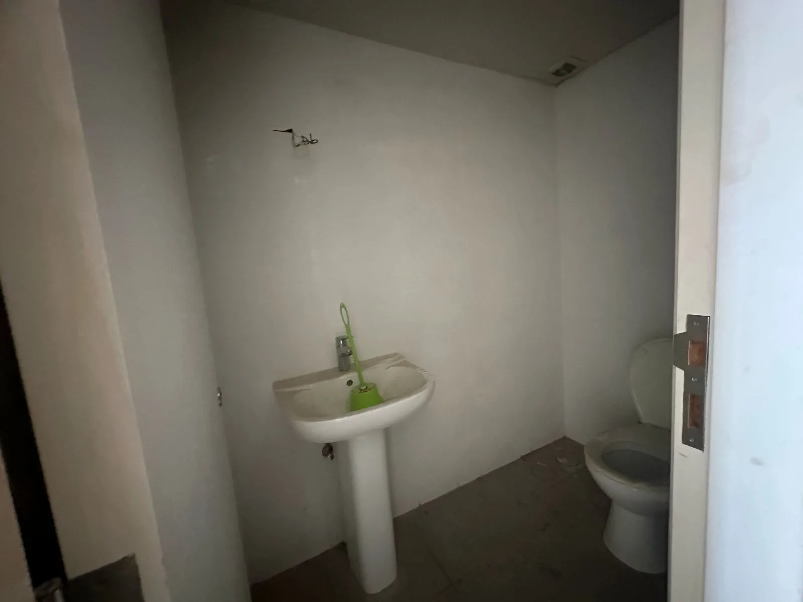 Office for rent in Mtaileb — الصورة 2