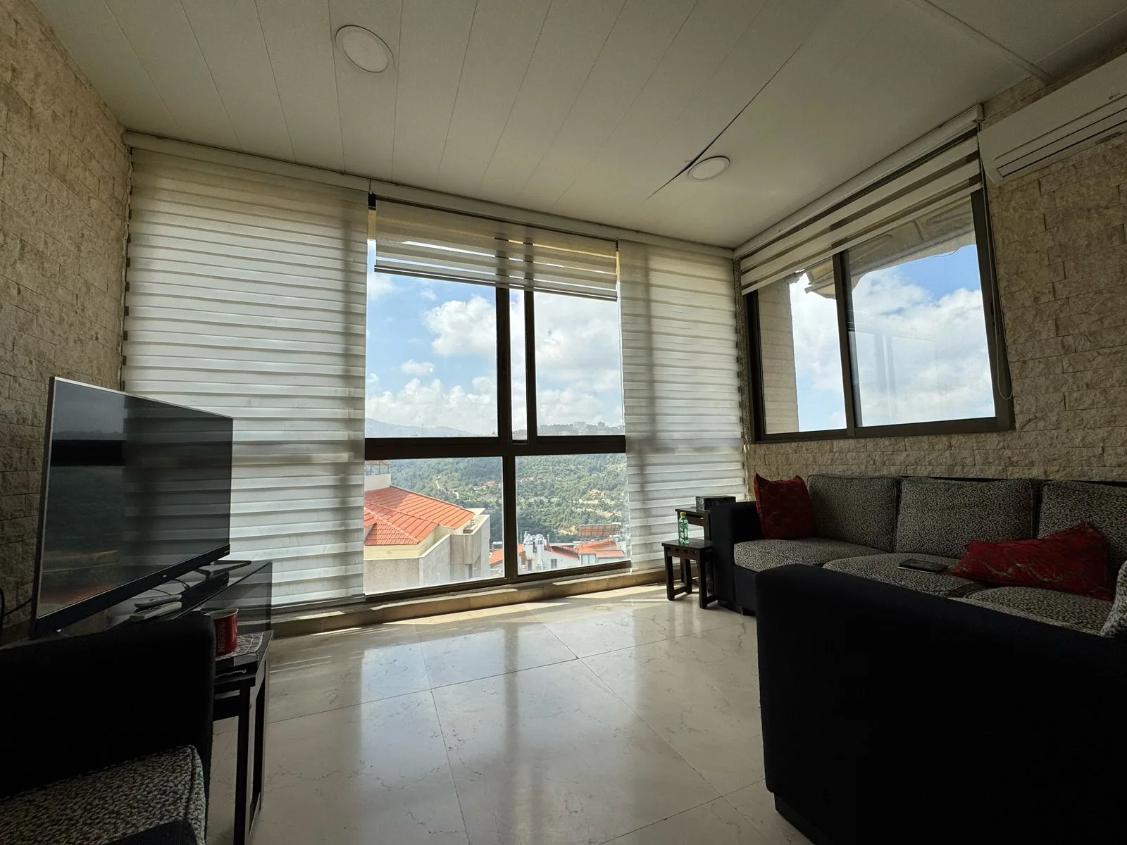 Apartment for Sale in Mansourieh, Lebanon — الصورة 3
