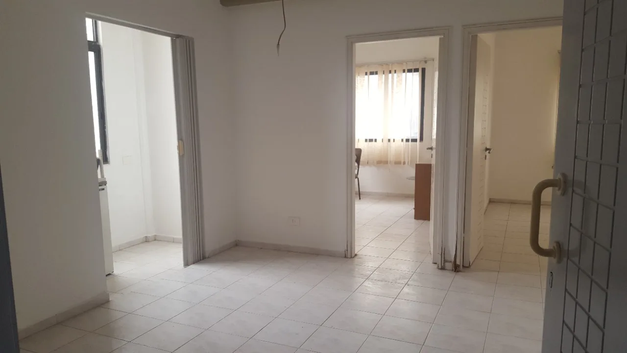 Office for rent in Ballouneh — الصورة 2