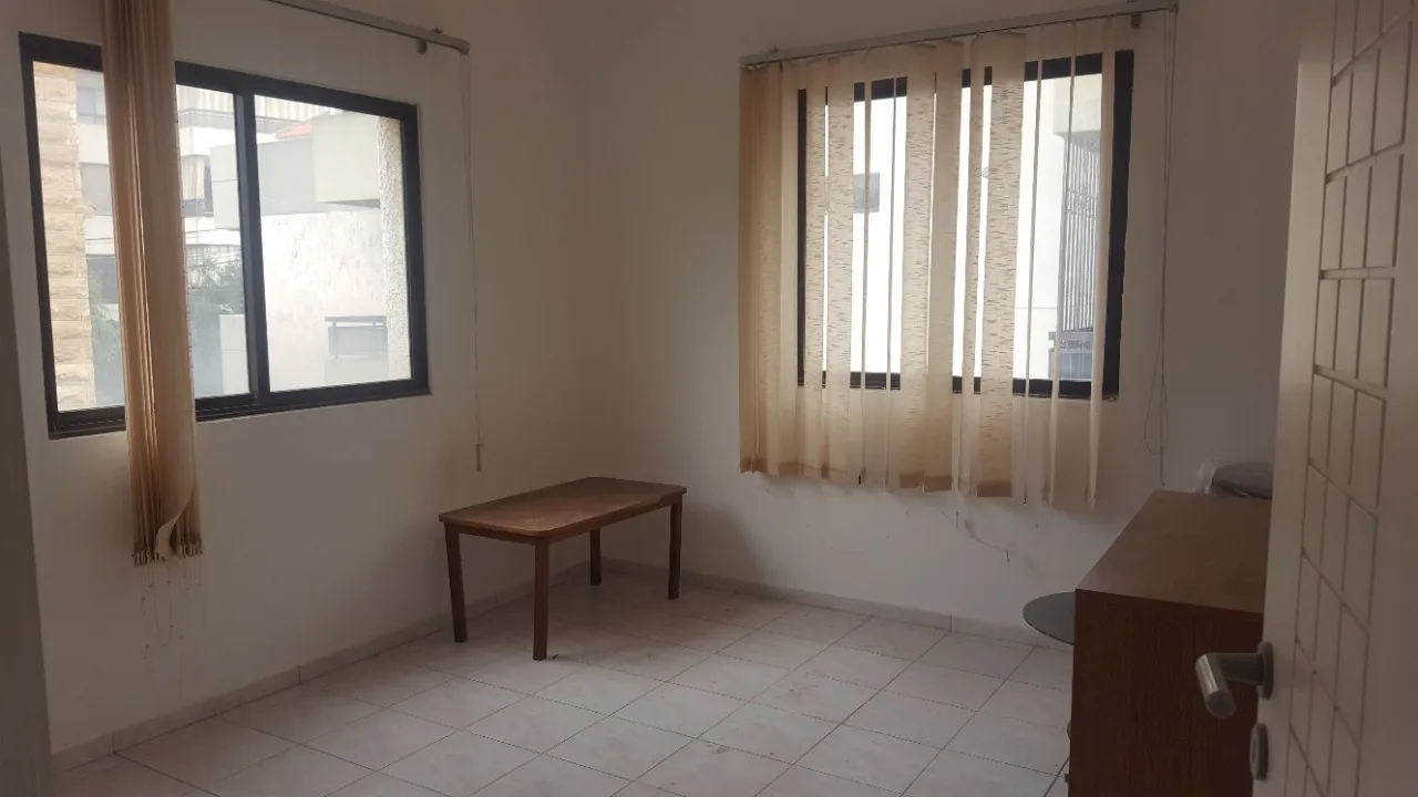 Office for rent in Ballouneh — الصورة 3