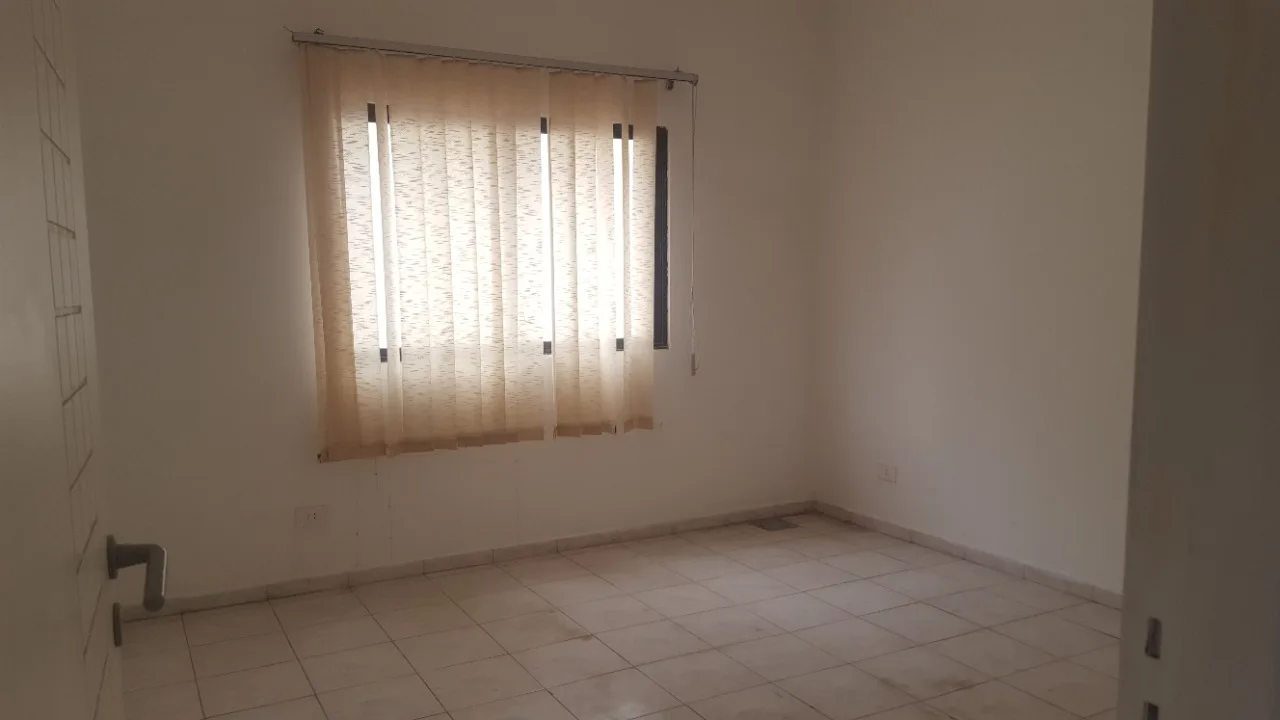 Office for rent in Ballouneh — الصورة 4