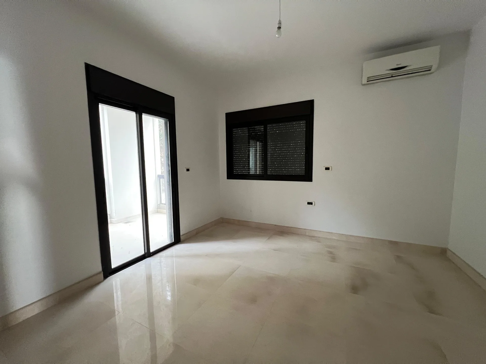 Apartment for Sale in Kfar Hbab, Lebanon — الصورة 5