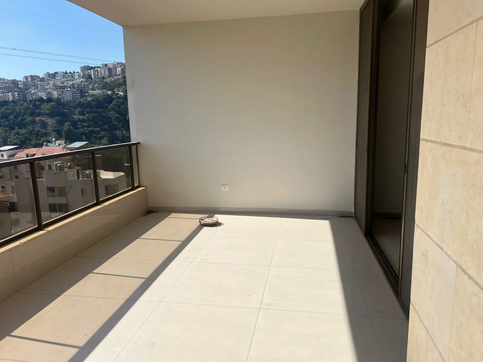 Apartment for Sale in Mansourieh, Lebanon — الصورة 3