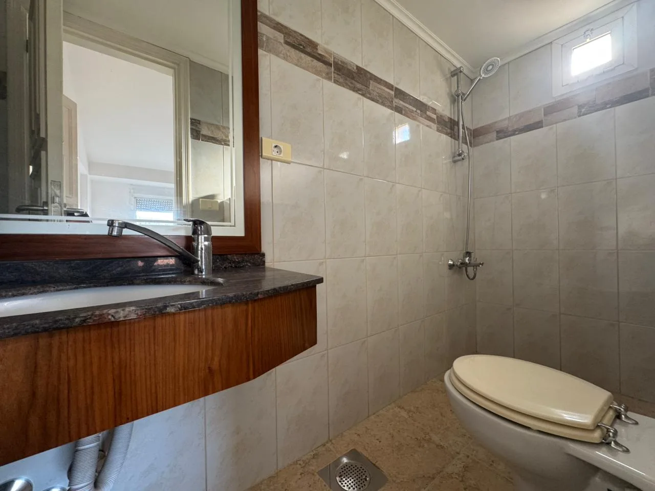 Apartment for Rent in Broummana, Lebanon — الصورة 6