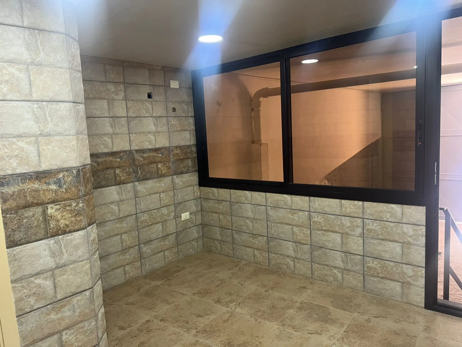 Warehouse for Sale in Ain el remmeneh — الصورة 4