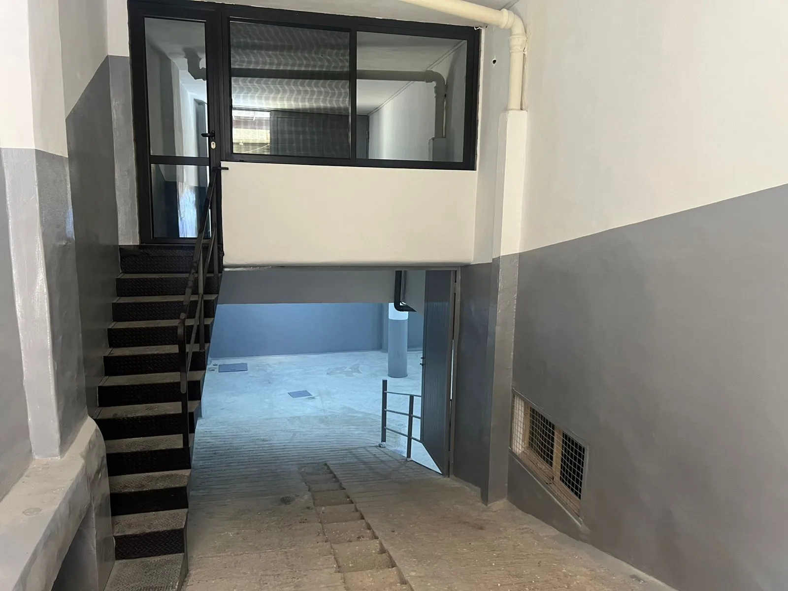 Warehouse for Sale in Ain el remmeneh — الصورة 5