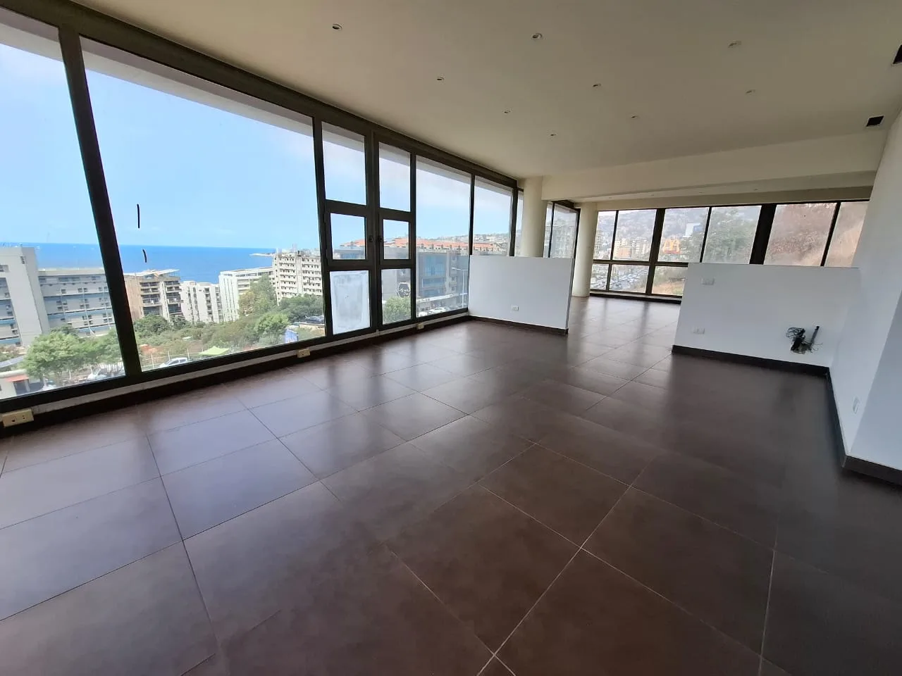 Office for rent in Haret Sakher — الصورة 3