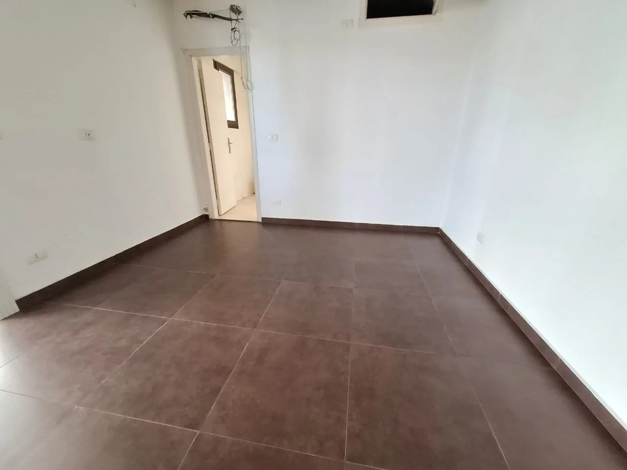 Office for rent in Haret Sakher — الصورة 4